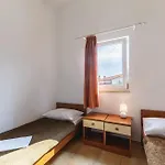 Valdebek * Πούλα